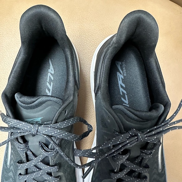 Like new Altra Torin 7 Men’s Shoes - Picture 2 of 5